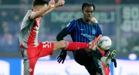 意甲巅峰绞杀！国米3分领跑暗藏致命软肋，米兰单线作战藏逆袭杀招，9轮生死战谁能笑到最后？