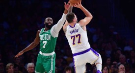 杰伦布朗32+8+7 东契奇25分詹姆斯20分湖人负绿军